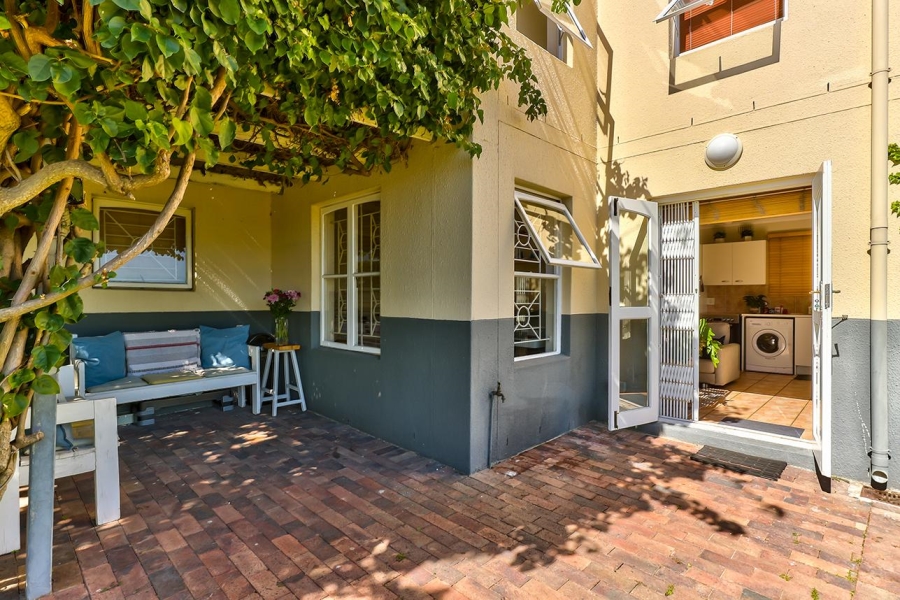 1 Bedroom Property for Sale in Vredehoek Western Cape